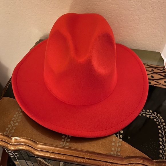 Fedora - Picture 2 of 3